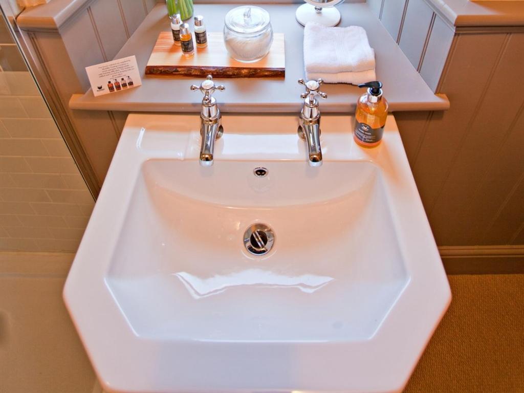 ニューポート Grove Park Bed & Breakfast エクステリア 写真